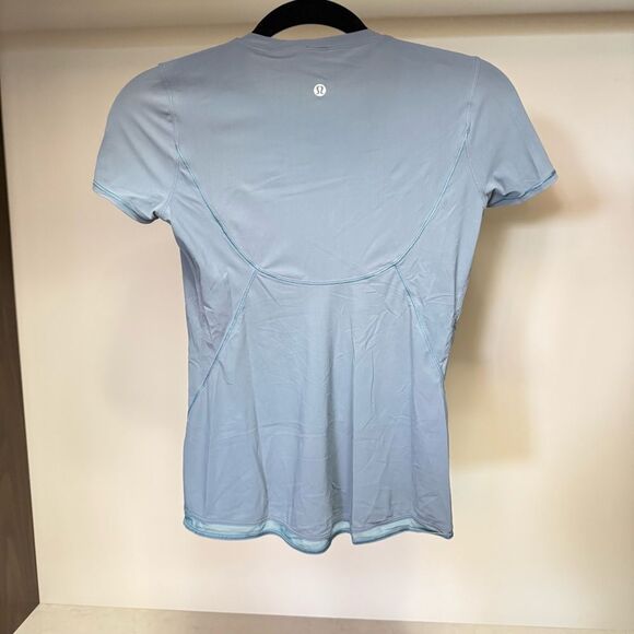Lululemon T-Shirt - size 2 - Picture 3 of 4